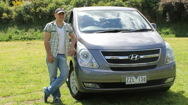 Sergey Tsimidanov, guide-driver in Melbourne. Tours across Australia