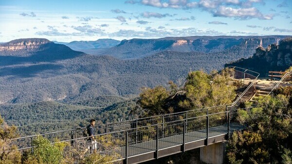 The Scenic Skyway is offering a wonderful view of the Jamison Valley