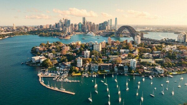 Historical Centre and Eastern and Northern Suburbs Tour from $220.00 per person